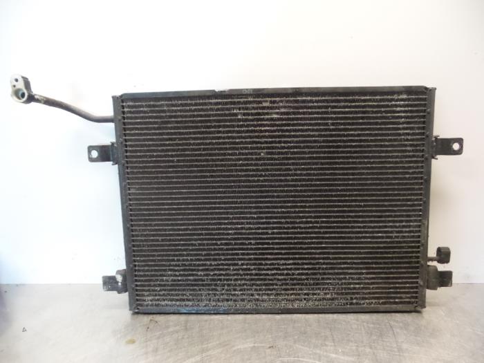 Usagé Condenseur de climatisation Jaguar XJ8 (X308) 3.2 V8 32V Executive,Sport Prix € 40,00 Règlement à la marge proposé par Autodemontagebedrijf Otte
