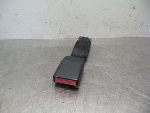 Usagé Insertion ceinture de sécurité arrière droite Peugeot 206 (2A/C/H/J/S) 1.4 16V Prix € 10,00 Règlement à la marge proposé par Autodemontagebedrijf Otte