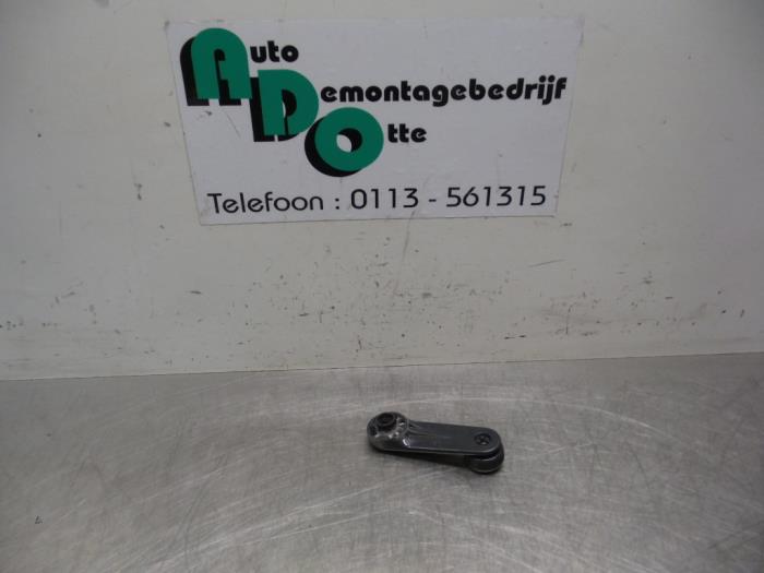 Usados Manivela de ventanilla Daihatsu Cuore (L251/271/276) 1.0 12V Precio € 5,00 Norma de margen ofrecido por Autodemontagebedrijf Otte