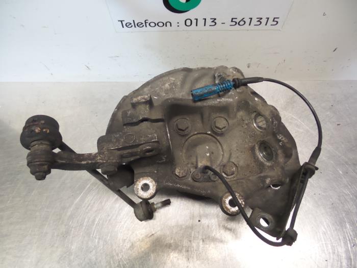 Knuckle, front left from a BMW 5 serie (E39) 525i 24V 2001