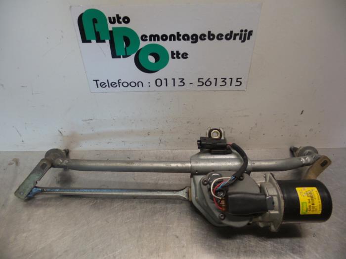 Wiper motor + mechanism from a Renault Trafic New (FL) 1.9 dCi 100 16V 2002