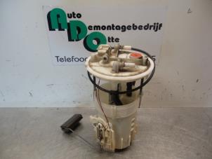 Usados Bomba eléctrica de combustible Renault Trafic New (FL) 1.9 dCi 100 16V Precio € 85,00 Norma de margen ofrecido por Autodemontagebedrijf Otte