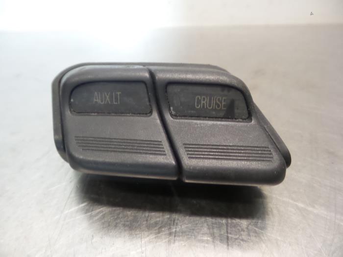 Cruise control switch from a Honda CRX (EG/EH) 1.6 ESi 16V 1993