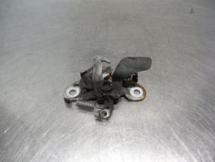 Used Bonnet lock mechanism Peugeot 206 SW (2E/K) 1.4 Price € 15,00 Margin scheme offered by Autodemontagebedrijf Otte