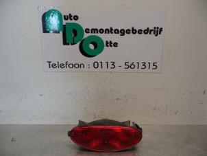 Używane Tylne swiatlo przeciwmgielne Peugeot 206 SW (2E/K) 1.4 Cena € 15,00 Procedura marży oferowane przez Autodemontagebedrijf Otte