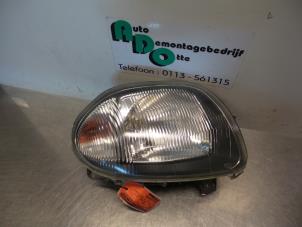 Used Headlight, right Renault Clio II (BB/CB) 1.4 Price € 20,00 Margin scheme offered by Autodemontagebedrijf Otte