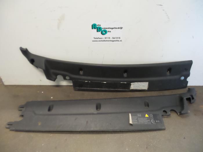Używane Parawan Opel Movano (4A1; 4A2; 4B2; 4B3; 4C2; 4C3) 2.5 CDTI Cena € 30,00 Procedura marży oferowane przez Autodemontagebedrijf Otte