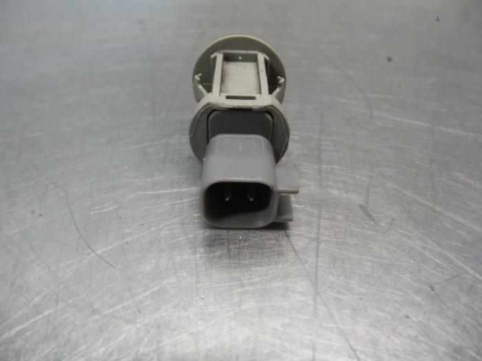 Bonnet alarm sensor