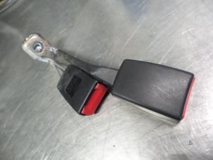 Used Rear seatbelt buckle, left Audi A6 Avant Quattro (C5) 2.5 TDI V6 24V Price € 25,00 Margin scheme offered by Autodemontagebedrijf Otte