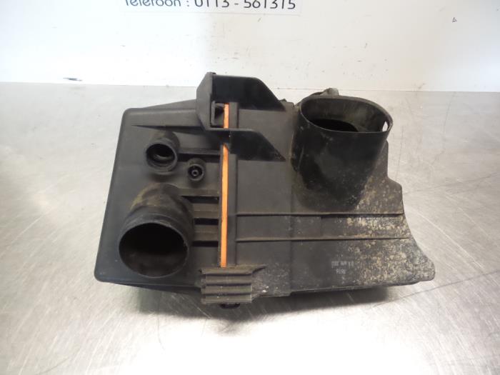 Begagnade Luftfilterhus Volkswagen Polo IV (9N1/2/3) 1.9 SDI Pris € 20,00 Marginaltabell erbjuds av Autodemontagebedrijf Otte
