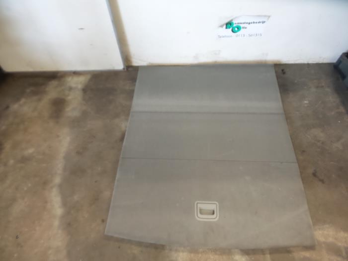 Trunk floor trim