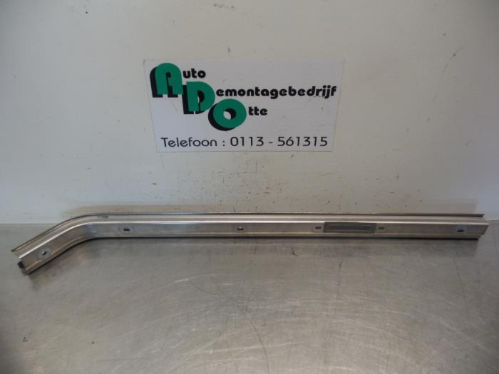 Sliding door bottom rail