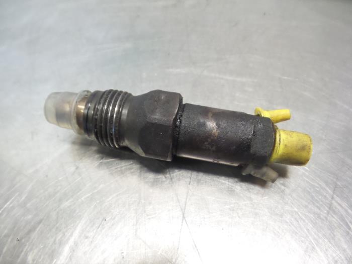 Usagé Injecteurs Citroen Berlingo 1.8 D Prix € 35,00 Règlement à la marge proposé par Autodemontagebedrijf Otte