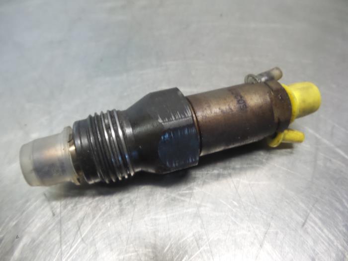 Usagé Injecteurs Citroen Berlingo 1.8 D Prix € 35,00 Règlement à la marge proposé par Autodemontagebedrijf Otte