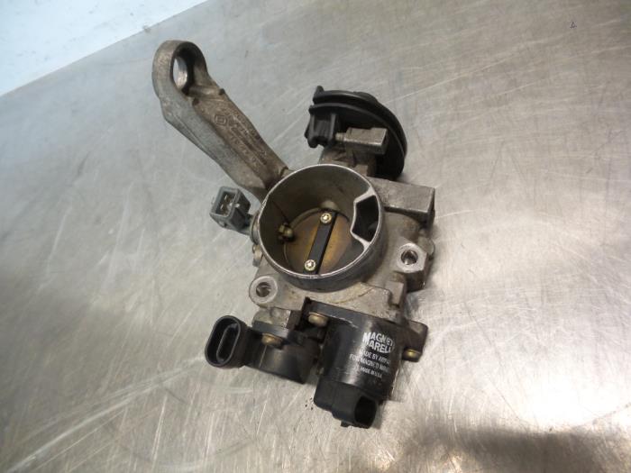 Gebrauchte Drosselklappengehäuse Renault Clio (B/C57/357/557/577) 1.2 Eco Kat. Preis € 30,00 Margenregelung angeboten von Autodemontagebedrijf Otte