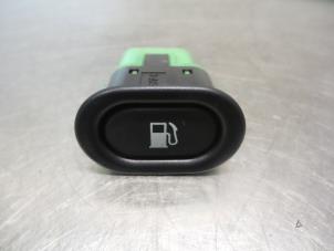 Used Tank cap cover switch Saab 9-5 (YS3E) 3.0 TiD V6 24V Price € 15,00 Margin scheme offered by Autodemontagebedrijf Otte