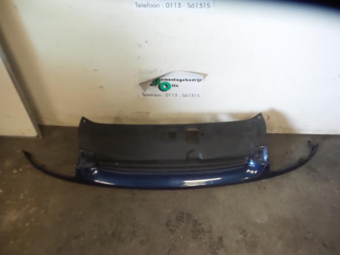 Begagnade Grill Renault Clio II (BB/CB) 1.4 Pris € 25,00 Marginaltabell erbjuds av Autodemontagebedrijf Otte