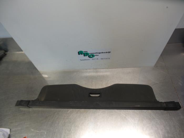 Luggage compartment cover from a Ford Mondeo III Wagon 2.0 TDCi/TDDi 115 16V 2001