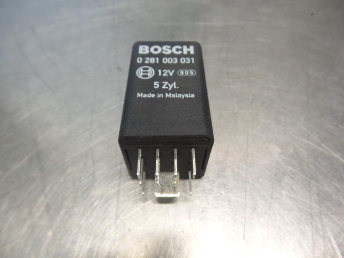 Glow plug relay from a Volkswagen Golf 2007