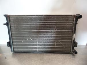 Usagé Radiateur Volkswagen Touran (1T1/T2) 1.6 FSI 16V Prix € 40,00 Règlement à la marge proposé par Autodemontagebedrijf Otte