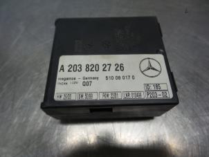 Używane Przekaznik alarmu Mercedes C Combi (S203) 2.6 C-240 18V Cena € 30,00 Procedura marży oferowane przez Autodemontagebedrijf Otte