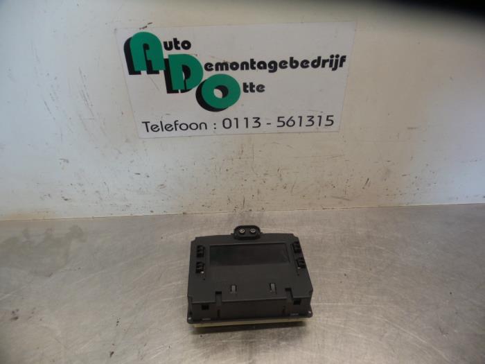 Begagnade Innerdisplay Opel Zafira (F75) 1.8 16V Pris € 30,00 Marginaltabell erbjuds av Autodemontagebedrijf Otte