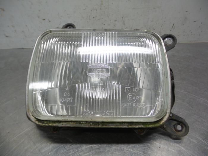 Headlight, right from a Nissan Patrol Hardtop (K160) 3.3 D Hardtop 1986