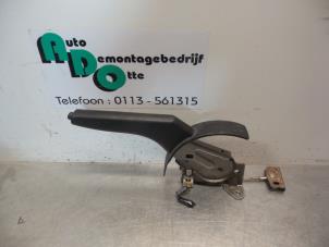 Used Parking brake lever Nissan Micra (K12) 1.2 16V Price € 20,00 Margin scheme offered by Autodemontagebedrijf Otte