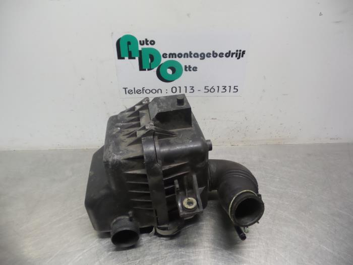 Begagnade Luftfilterhus Daihatsu Cuore (L701) 1.0 12V Pris € 40,00 Marginaltabell erbjuds av Autodemontagebedrijf Otte