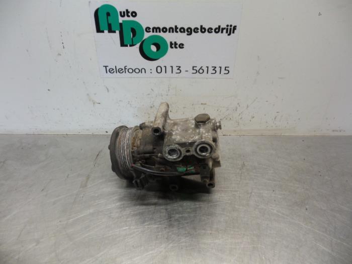 Usagé Pompe clim Ford Ka I 1.3i Prix € 15,00 Règlement à la marge proposé par Autodemontagebedrijf Otte