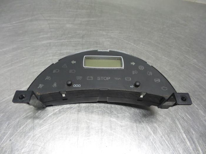 Begagnade Innerdisplay Peugeot 807 2.2 HDiF 16V Pris € 75,00 Marginaltabell erbjuds av Autodemontagebedrijf Otte