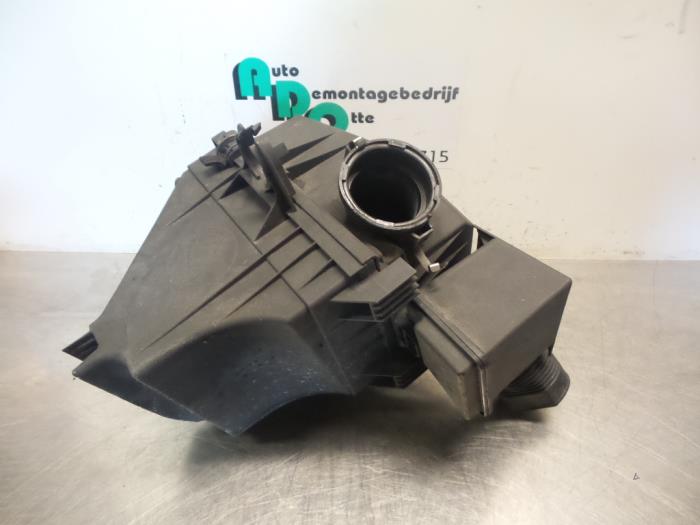Begagnade Luftfilterhus BMW 3 serie (E46/4) 316i Pris € 40,00 Marginaltabell erbjuds av Autodemontagebedrijf Otte
