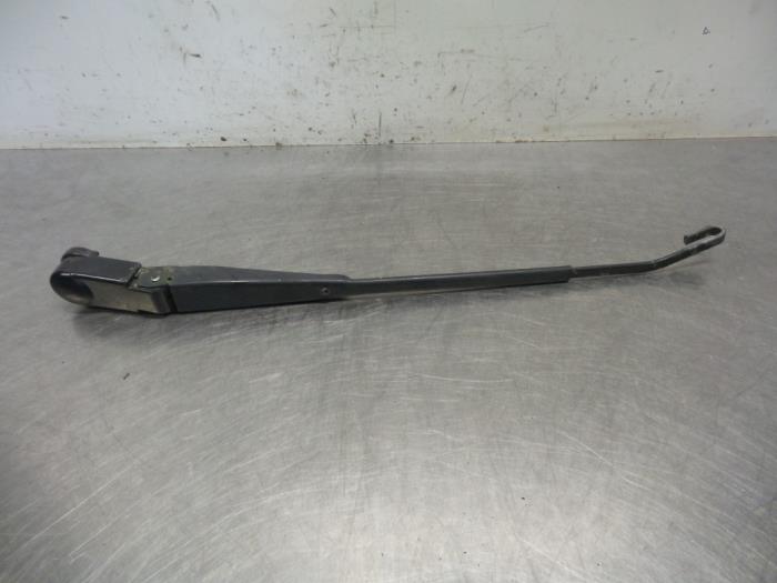 Front wiper arm from a Land Rover Discovery I 2.5 TDi 300 1997