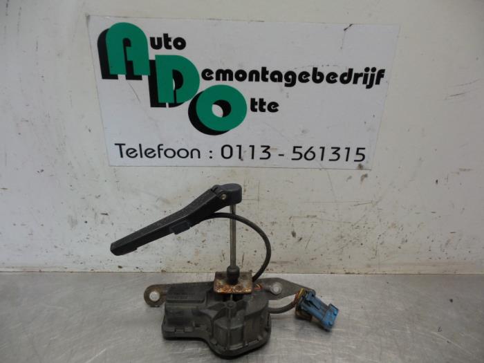 Headlight wiper motor