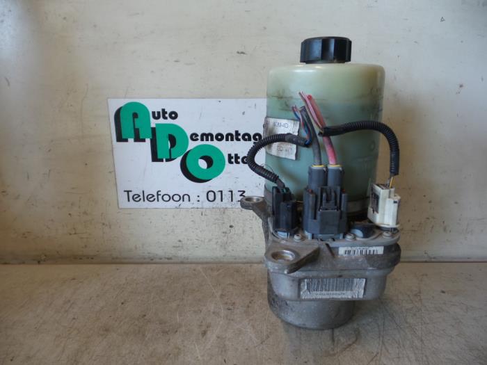 Electric power steering unit from a Ford Focus 2 Wagon 1.6 TDCi 16V 110 2008