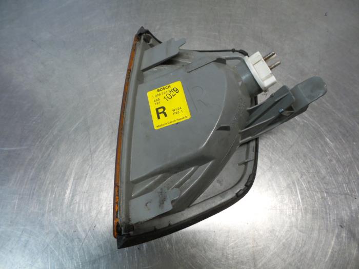 13523909 Indicator, right Mercedes 200 - 500 - 1305233929 BOSCH