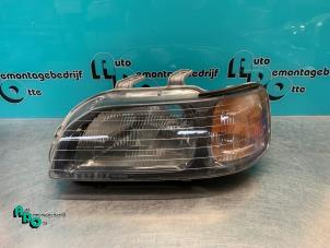 Używane Reflektor lewy Honda Civic (EG) 1.3 DX 16V Cena € 15,00 Procedura marży oferowane przez Autodemontagebedrijf Otte
