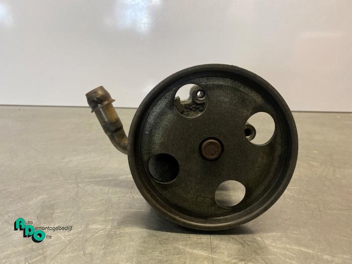 Usagé Pompe de direction Ford Fiesta 5 (JD/JH) 1.4 TDCi Prix € 20,00 Règlement à la marge proposé par Autodemontagebedrijf Otte