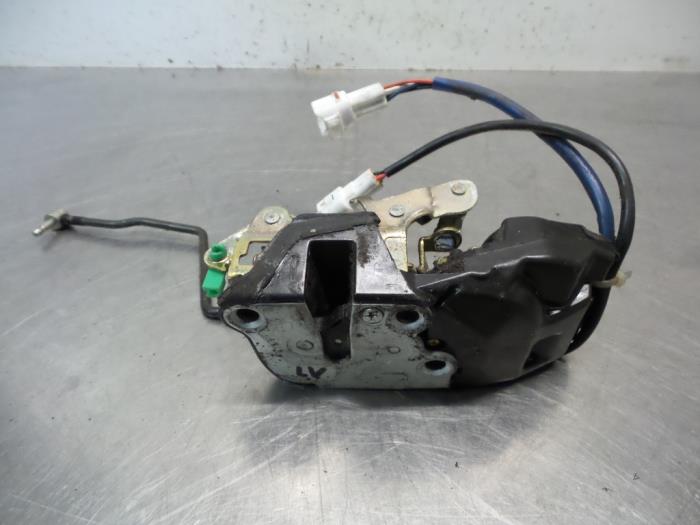 Used Suzuki Swift (SF310/413) 1.3i 16V 5-Drs. Door lock mechanism 4 ...