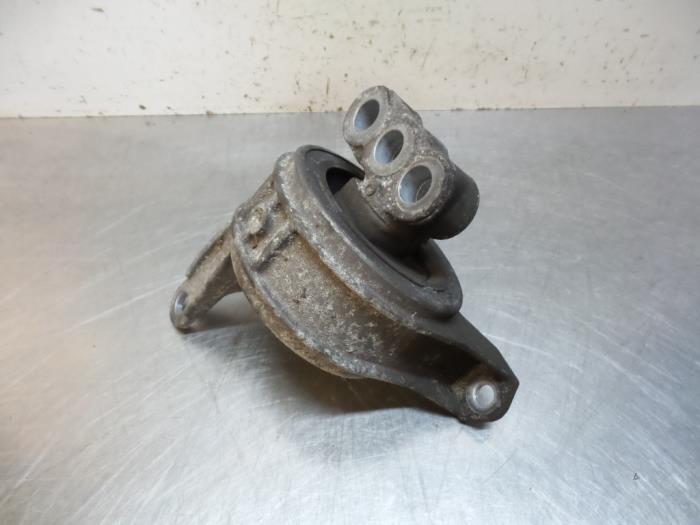 Used Engine mount Opel Astra H SW (L35) 1.7 CDTi 16V Price € 25,00 Margin scheme offered by Autodemontagebedrijf Otte