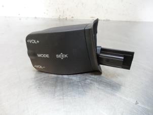 Used Steering wheel mounted radio control Ford Focus 2 1.6 Ti-VCT 16V Price € 10,00 Margin scheme offered by Autodemontagebedrijf Otte