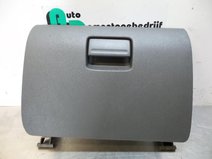 Glovebox from a Ford Focus 2 1.6 Ti-VCT 16V 2005