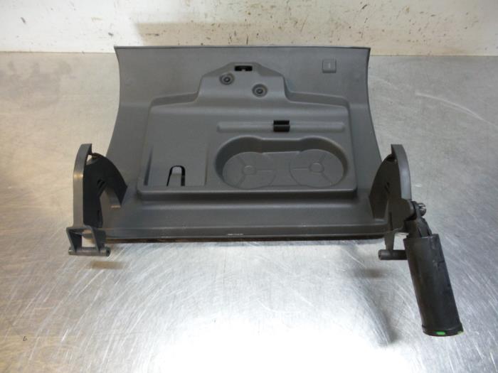 Glovebox from a Ford Focus 2 1.6 Ti-VCT 16V 2005
