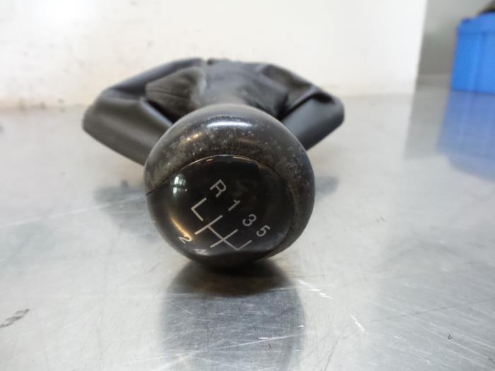 Gear stick cover from a Seat Ibiza II Facelift (6K1) 1.4 16V 2001