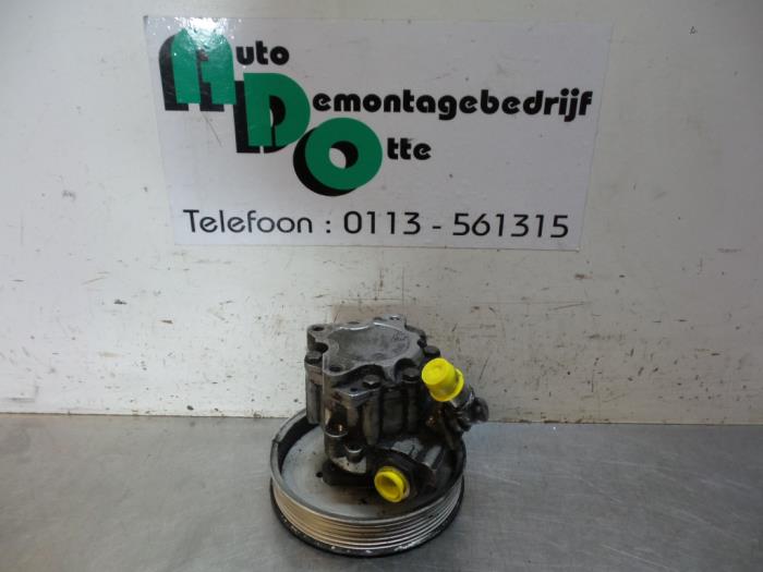 Usagé Pompe de direction Audi A4 Avant (B6) 2.5 TDI 155 24V Prix € 30,00 Règlement à la marge proposé par Autodemontagebedrijf Otte