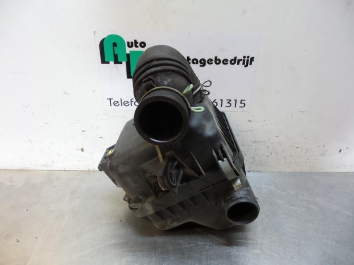 Begagnade Luftfilterhus Daihatsu Cuore (L701) 1.0 12V Pris € 40,00 Marginaltabell erbjuds av Autodemontagebedrijf Otte