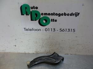 Used Sliding door roller, right Volkswagen Caddy III (2KA,2KH,2CA,2CH) 2.0 SDI Price € 10,00 Margin scheme offered by Autodemontagebedrijf Otte