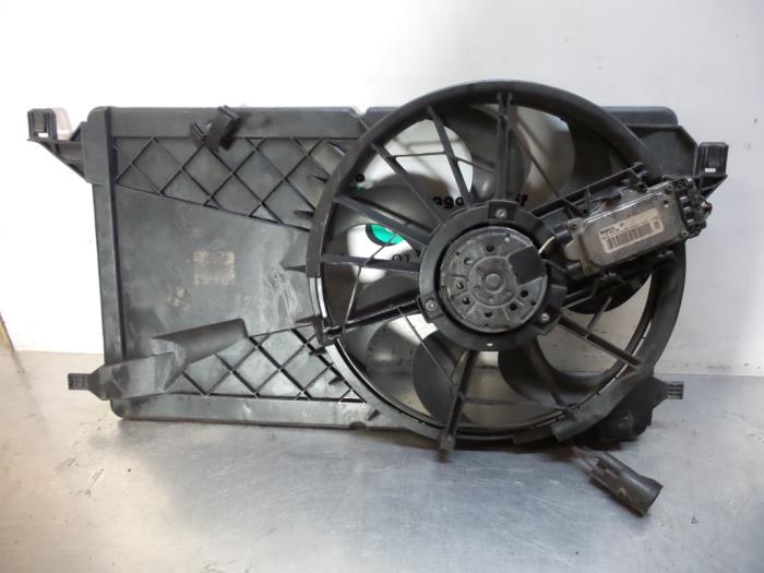 Cooling fans from a Ford Focus 2 Wagon 1.6 TDCi 16V 110 2006