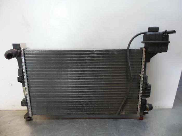 Gebrauchte Kühler Mercedes A (W168) 1.6 A-160 Preis € 30,00 Margenregelung angeboten von Autodemontagebedrijf Otte