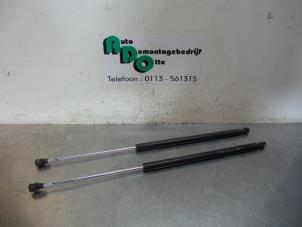 Used Set of tailgate gas struts Peugeot 807 2.2 HDiF 16V Price € 30,00 Margin scheme offered by Autodemontagebedrijf Otte